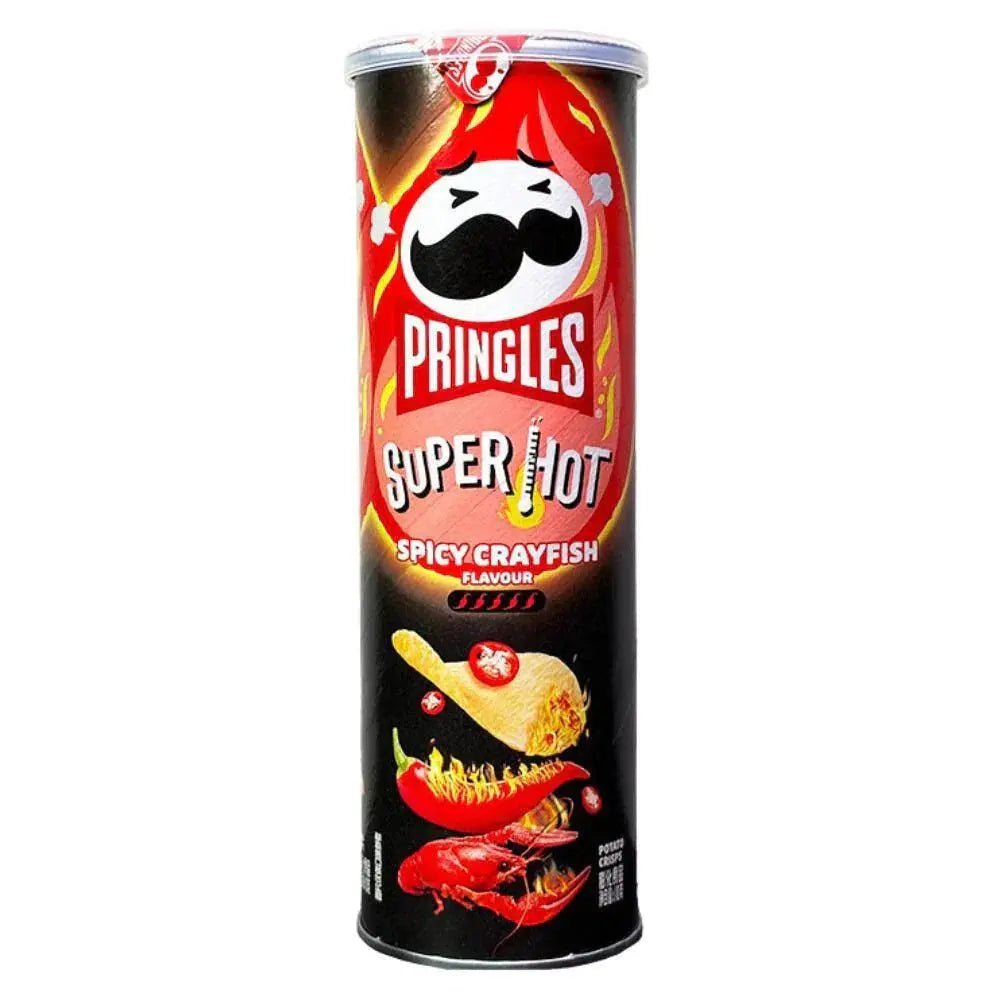 Pringles Super Hot čips u limenci s okusom rakova, pikantan crveni i crni dizajn